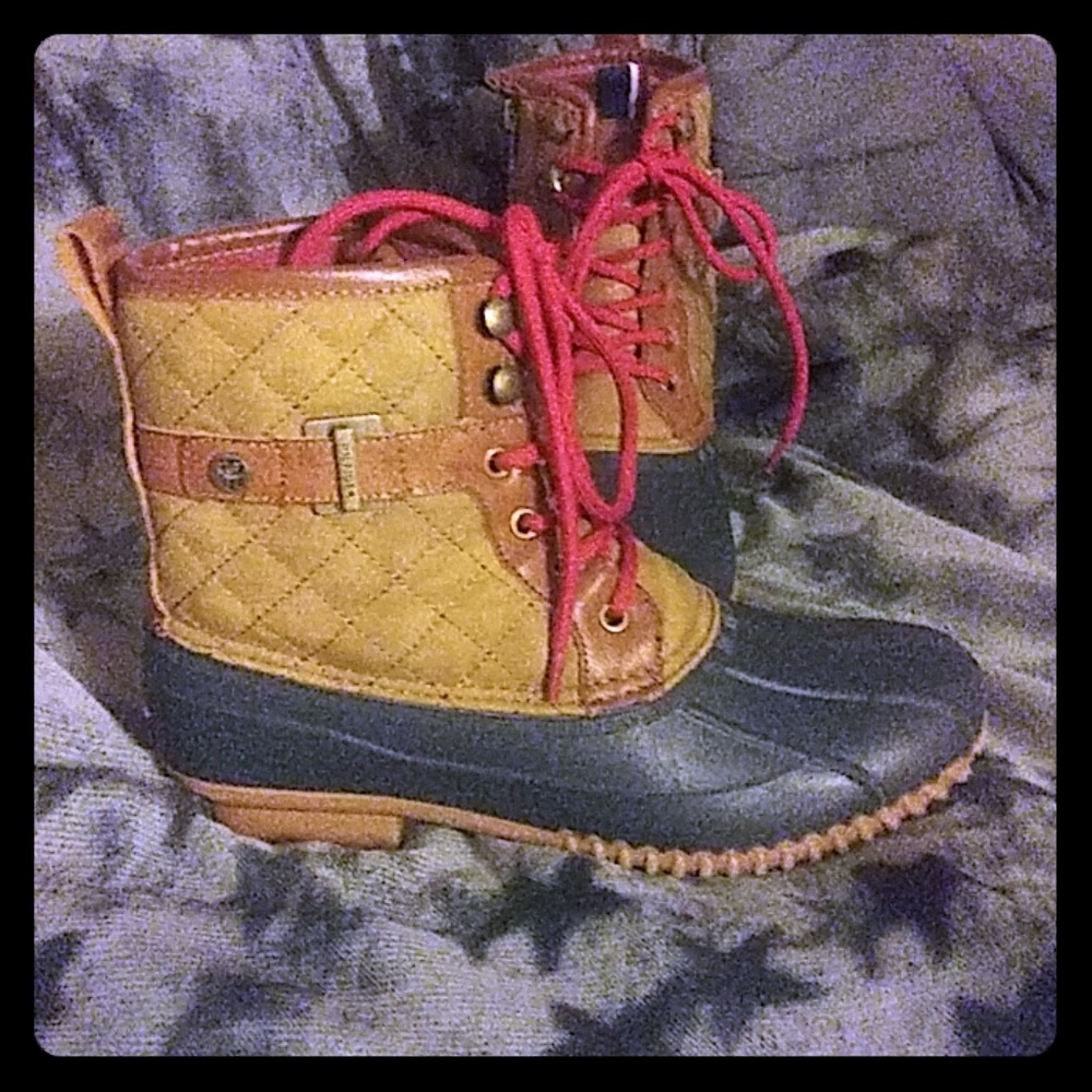 Tommy Hilfiger Size 9 leather duck boots
